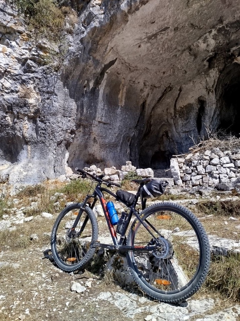 73011AB7 2472 41EA 8589 3AAC295B6DF5 1 105 c