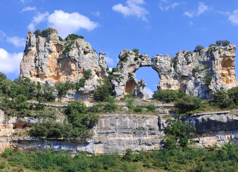 Cascada de Orbaneja del Castillo 1 768x557