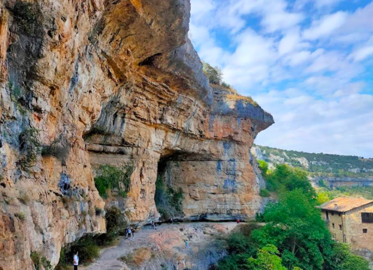 Cascada de Orbaneja del Castillo 3 768x557