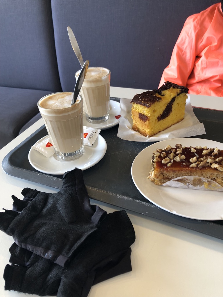 D8E256DB FBD8 4B17 8E48 F0172C3DCB45 1 105 c